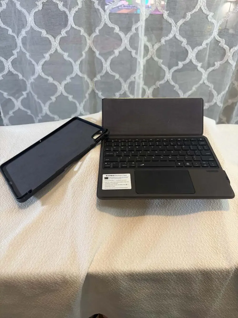EOSO Bluetooth Keyboard Case with Trackpad and Backlit Keys for iPad